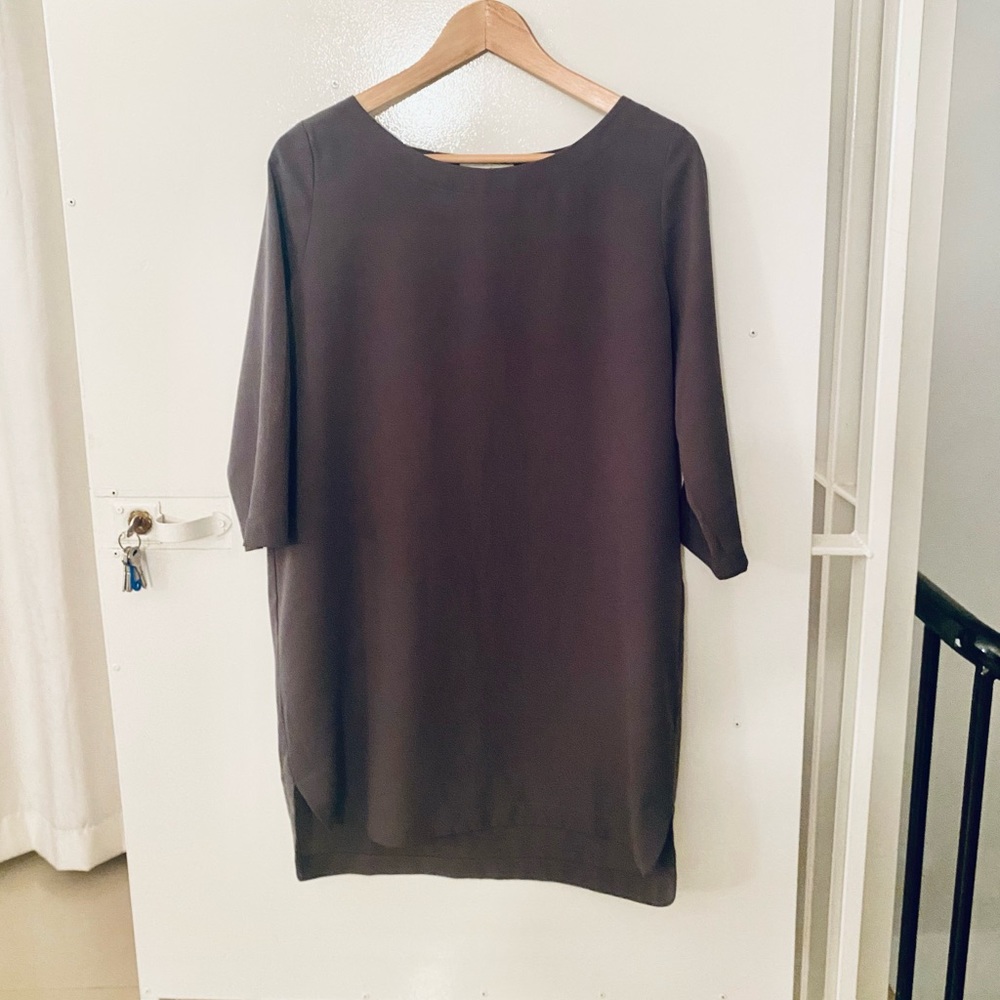 Oak and fort shift dress with three quarter length sleeves.